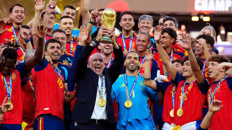 España conquista la segunda estrella. Fútbol y música en una final de vértigo